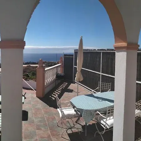 Finca Oasis Mango,holiday Home, Vivienda Vacacional, Comunal Pool, Sea View From Private Terraces,3 Mins To Town By Car, Wifi, Netflix * Candelaria